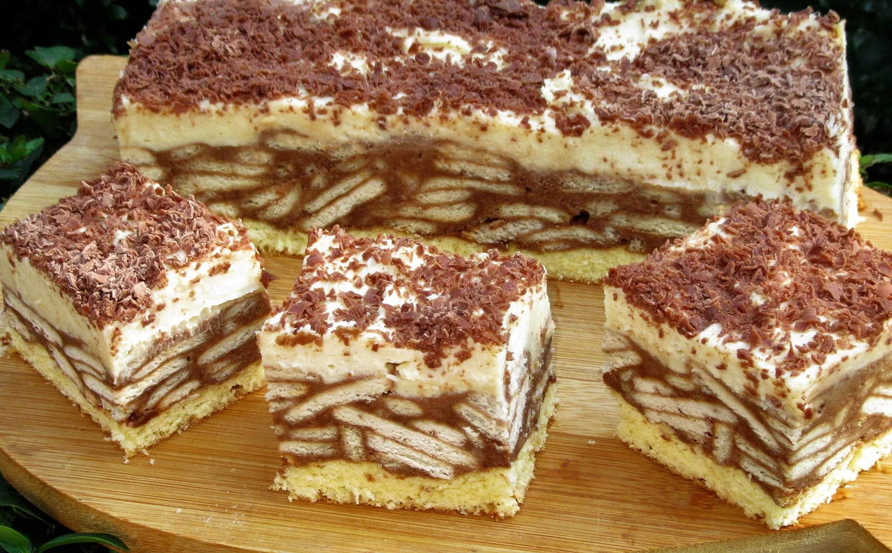 Ciasto Zygzak-czekoladowe z herbatnikami i kremem