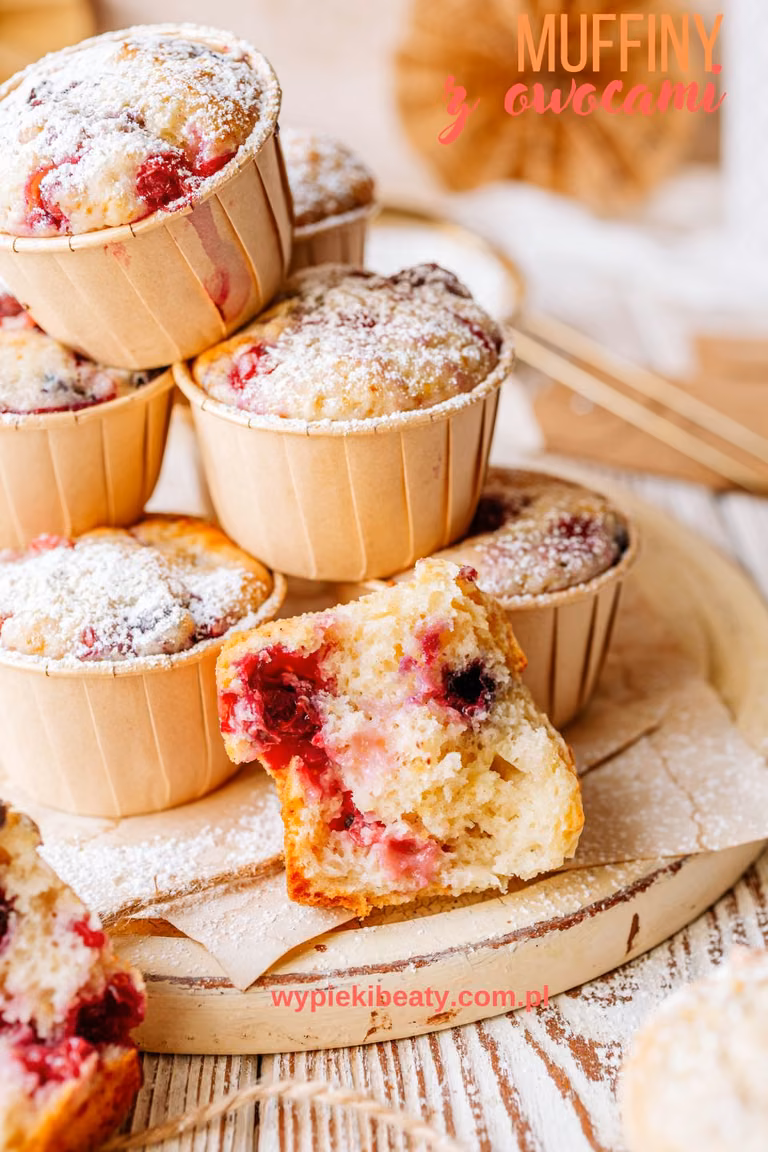 Wilgotne muffiny cytrynowe z owocami