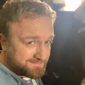 Fala komentarzy antyszczepionkowców pod postem Kasprzykowskiego. Aktor odpowiada w swoim stylu!