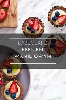 Babeczki z kremem waniliowym i owocami