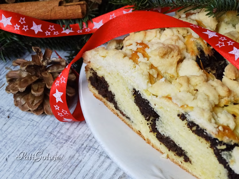 Drożdżowy warkocz makowy