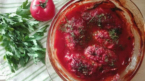 Kotleciki gołąbkowe w sosie pomidorowo-ketchupowym