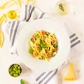 Makaron z bobem, prosciutto, miętą i parmezanem