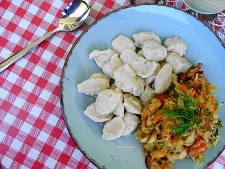 Bigos z młodej kapusty.