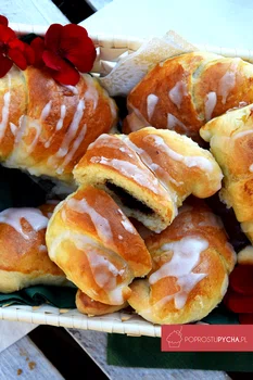 MEGA PROSTE DROŻDŻOWE ROGALE Z NUTELLĄ