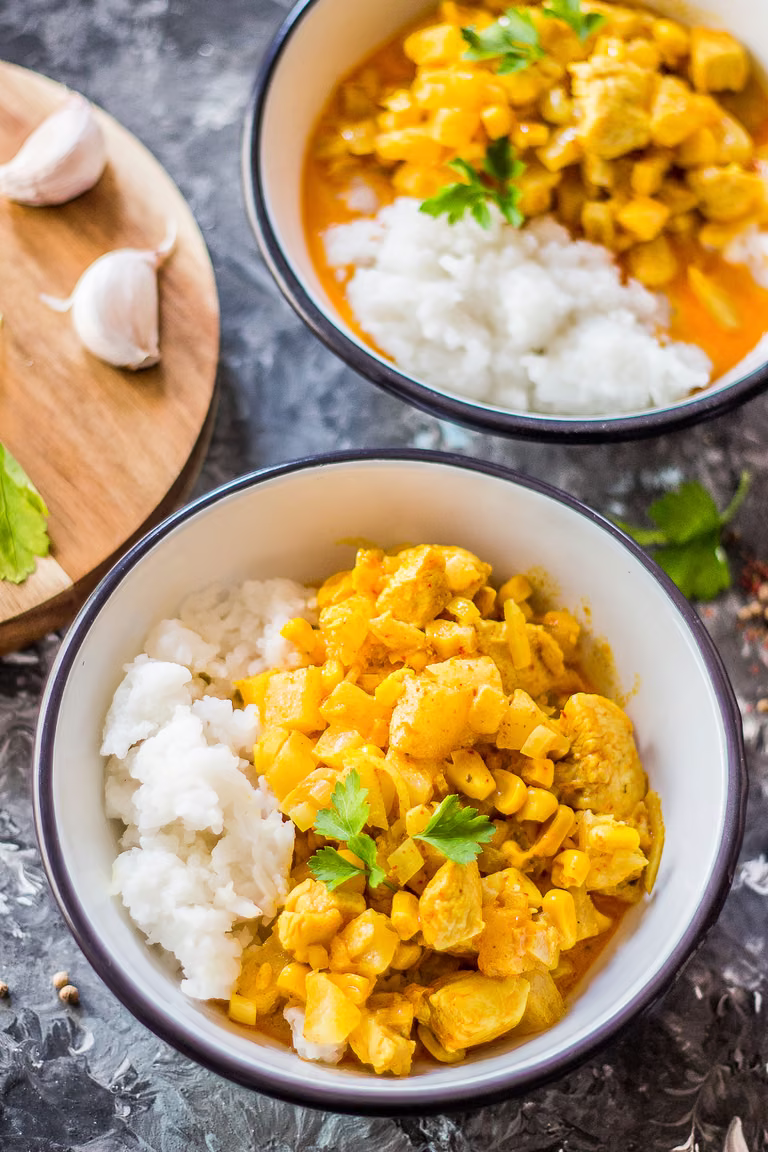 Kurczak curry z ananasem