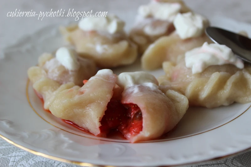 Najlepsze ciasto na pierogi + pierogi z truskawkami