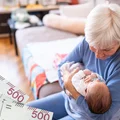 1500 złotych miesięcznie dla rodzin! Padła data pierwszych wypłat Babciowego!