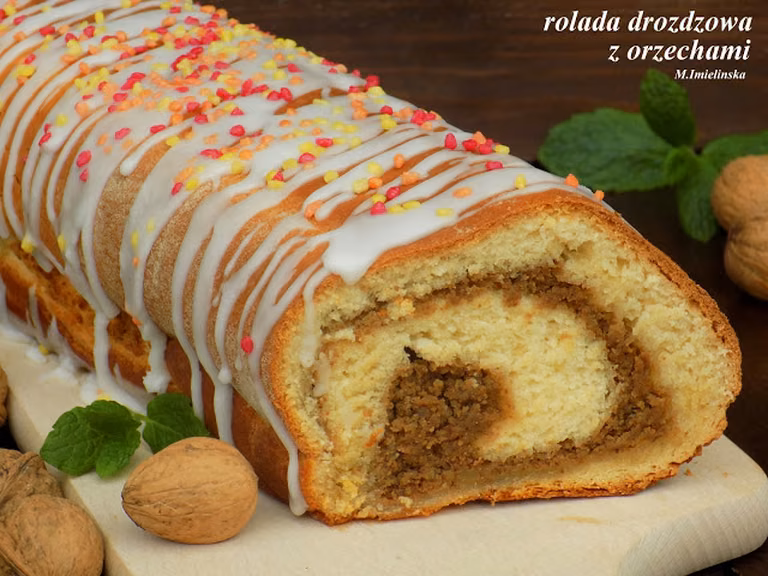 Drożdżowa rolada orzechowa prababci