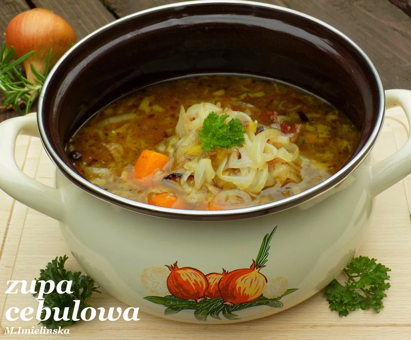 Rozgrzewająca zupa cebulowa