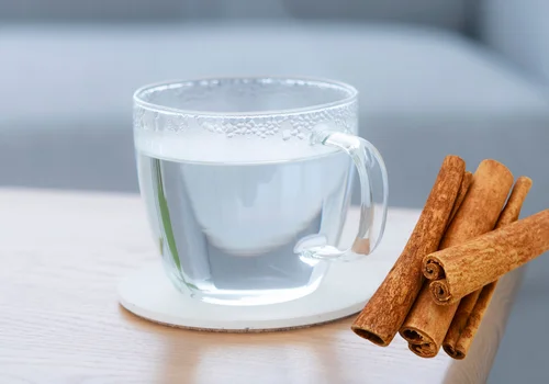 Włóż laskę cynamonu do gorącej wody! Nikt nie spodziewa się, jak działa ten prosty trik