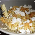 Makaron ze smażonym serem i śmietaną