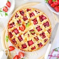 Tarta z truskawkami i rabarbarem