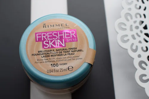 Nowy podkład Fresher Skin od Rimmel. Jak się sprawdził? Zapraszam do czytania.