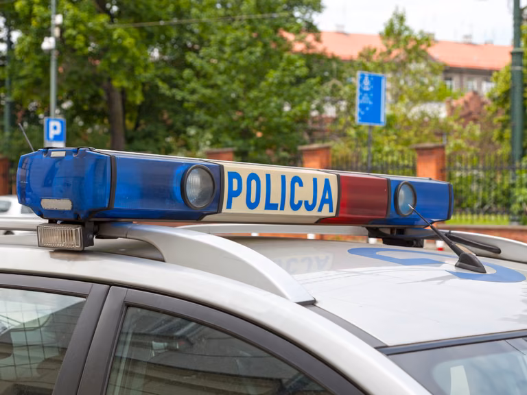 Straż miejska założyła blokadę na koło policji!
