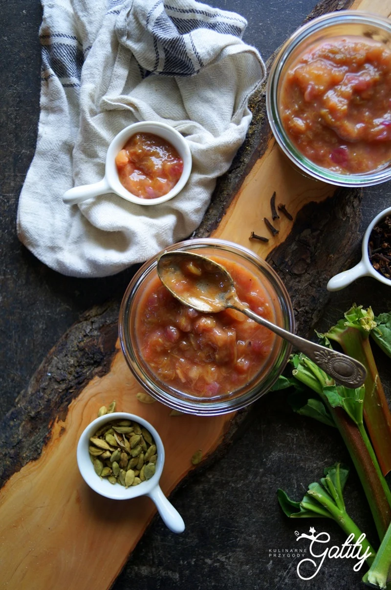 Rabarbarowy chutney z jabłkami