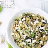 Sałatka z quinoa, szpinakiem, bakłażanem i fetą