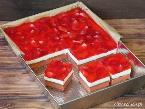 Ciasto truskawkowe bez pieczenia