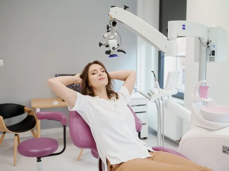 Uśmiechnij się do zdrowia: Relaks u dentysty? To możliwe! Na czym polega znieczulenie gazem rozweselającym i co warto wiedzieć o tej metodzie