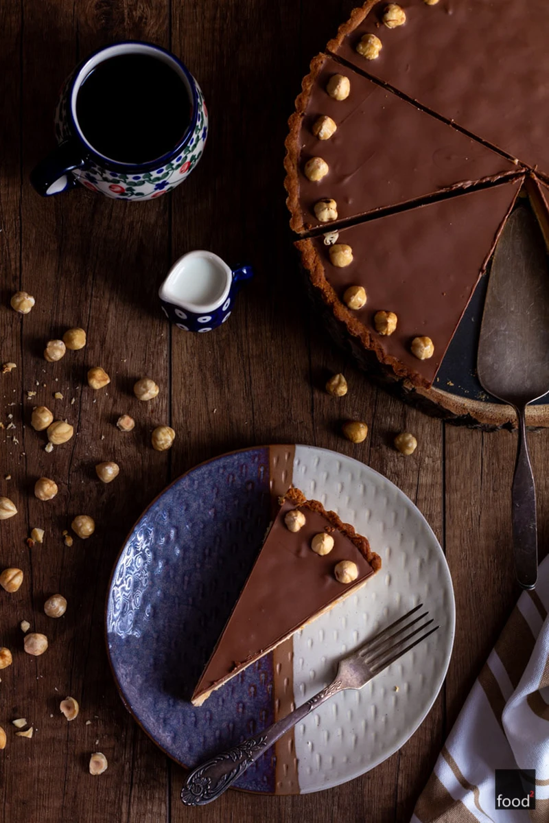 Tarta z orzechami laskowymi w karmelu i czekoladą