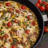 Rodzinny omlet z mozzarellą, pomidorkami i żółtym serem