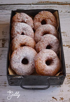 Paczki z dziurka, czyli oponki
