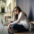„Byliśmy razem od liceum – a teraz zdradził mnie z koleżanką z uczelni” – pisze Marta [LIST]