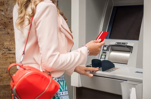 Ograniczenia w niektórych bankomatach - takiej kwoty już nie wypłacisz! Weszły nowe zasady i limity