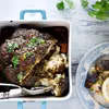 Kalafior pieczony w całości z pesto z natki marchewki i orzechów laskowych