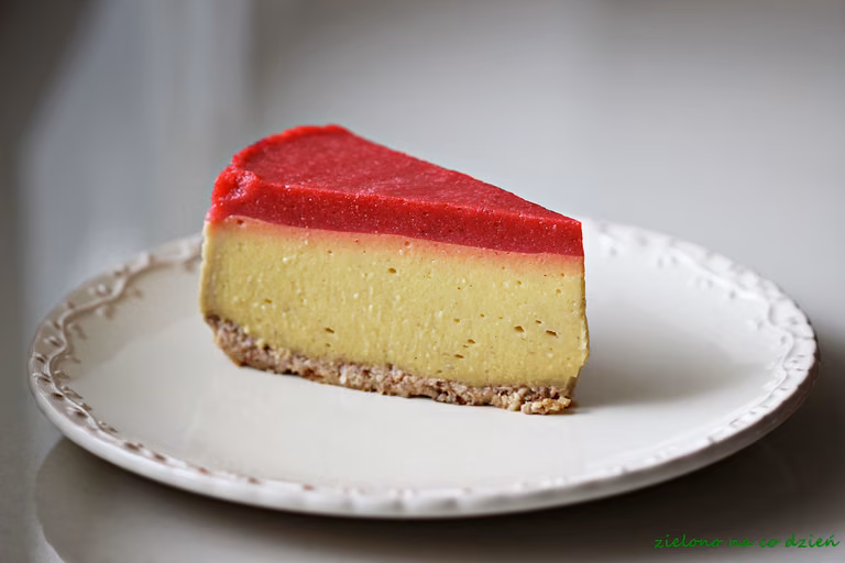 Desernik jaglany z mango i musem owocowym
