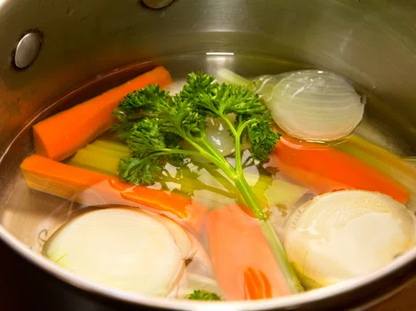Warzywa gotować w zimnej czy gorącej wodzie?