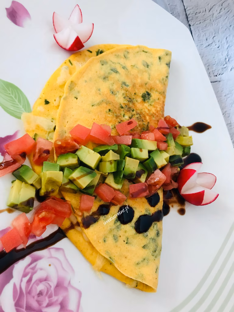Omlet twarogowo – pietruszkowy z dodatkiem sera żółtego