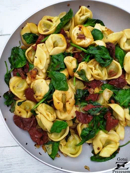 Tortellini ze szpinakiem i suszonymi pomidorami!