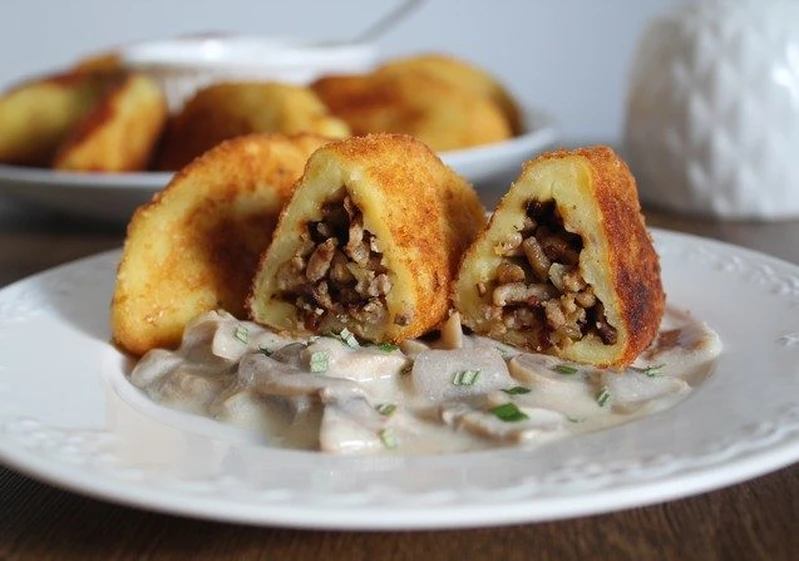 Pierożki ziemniaczane z mięsem mielonym