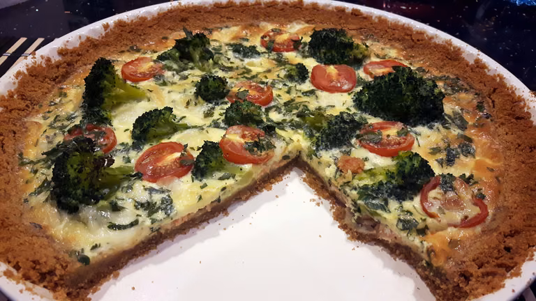 Tarta krakersowa z łososiem wędzony