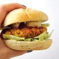 Wegańskie Burgery z Ciecierzycy po Hawajsku