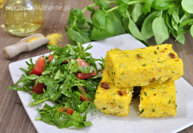 POLENTA Z SUSZONYMI POMIDORAMI