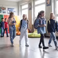 Koniec z głośnymi dzwonkami w szkołach? Czas na zmianę szkodliwych tradycji