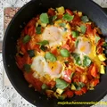 Szakszuka z cukinią i papryką - 297 kcal