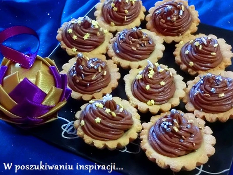 Kruche babeczki z kremem czekoladowo-pomarańczowym