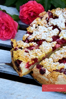 Malinowa pychotka z budyniową pianką