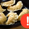 Nie podsmażaj pierogów od razu po ugotowaniu! Oto, co się wtedy dzieje