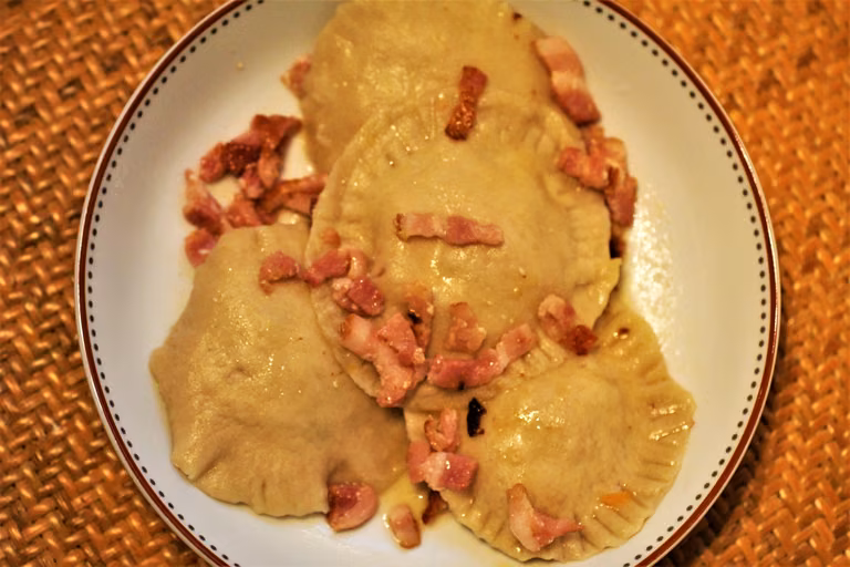 Pierogi z nadzieniem z marchwi i rzepy.