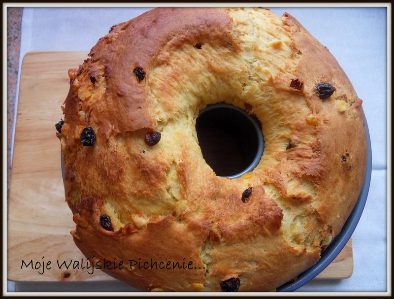 Drożdżowa babka wielkanocna