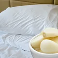 Włóż to warzywo pod poduszkę, a nie pożałujesz! To aż 5 korzyści dla zdrowia i komfortu