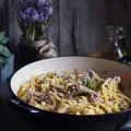 Tagliatelle z wołowiną, porami i boczniakami