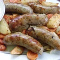 Biała kiełbasa pieczona z warzywami