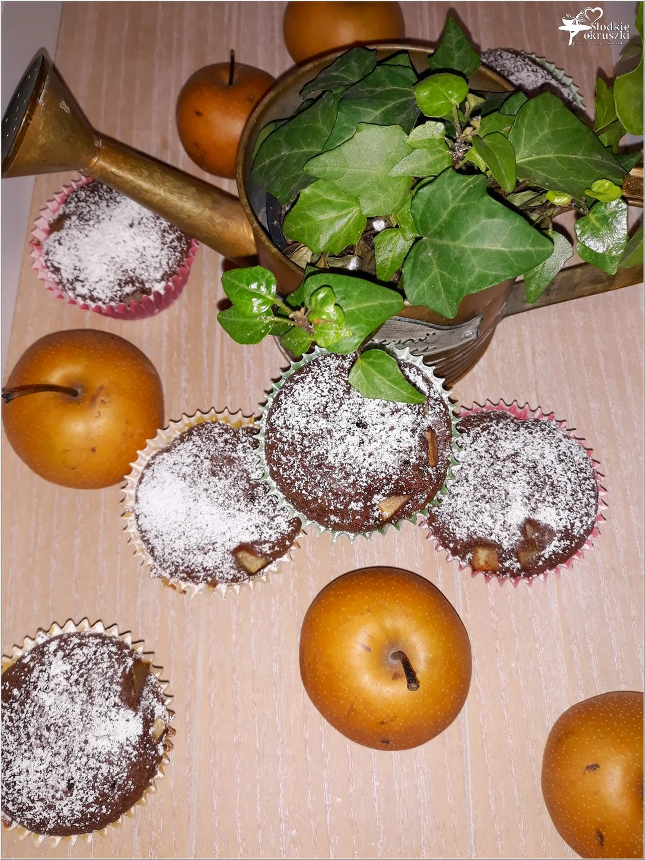 Kakaowe muffinki nadziane jabłko-gruszką