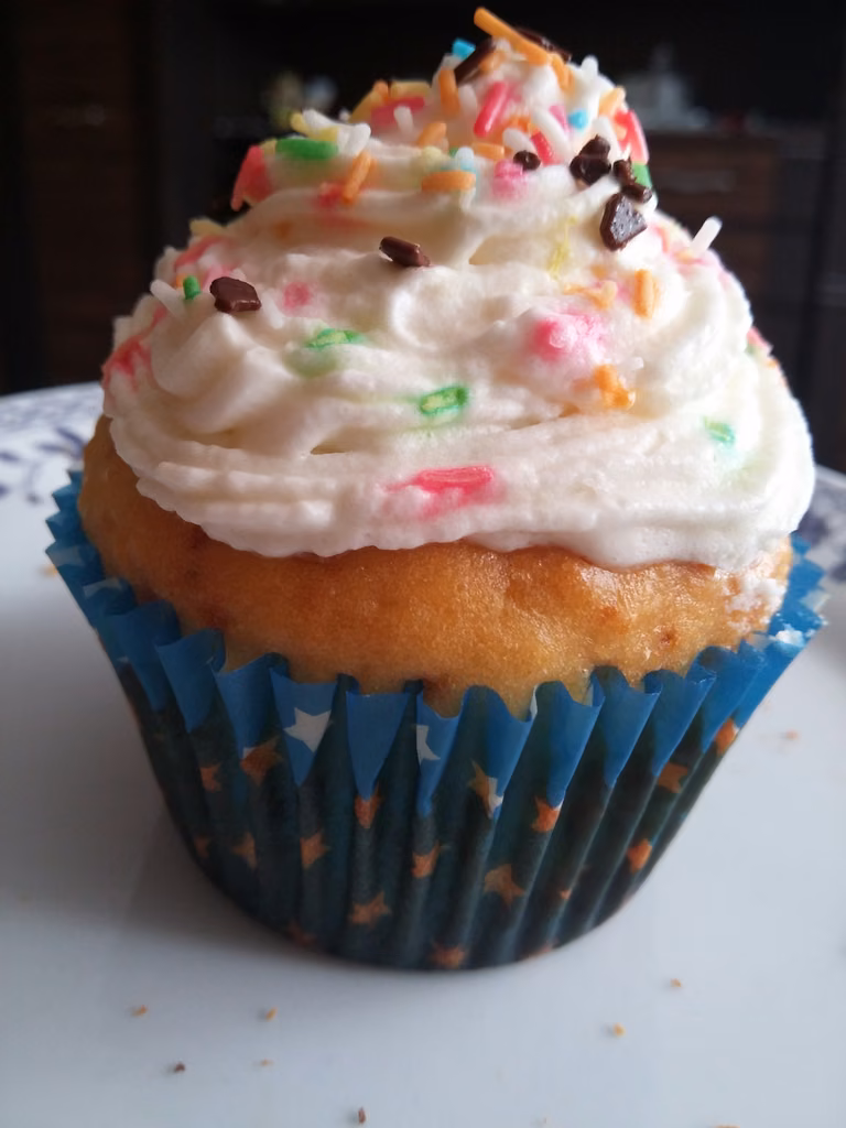 Muffinki z czekoladą i bitą śmietaną