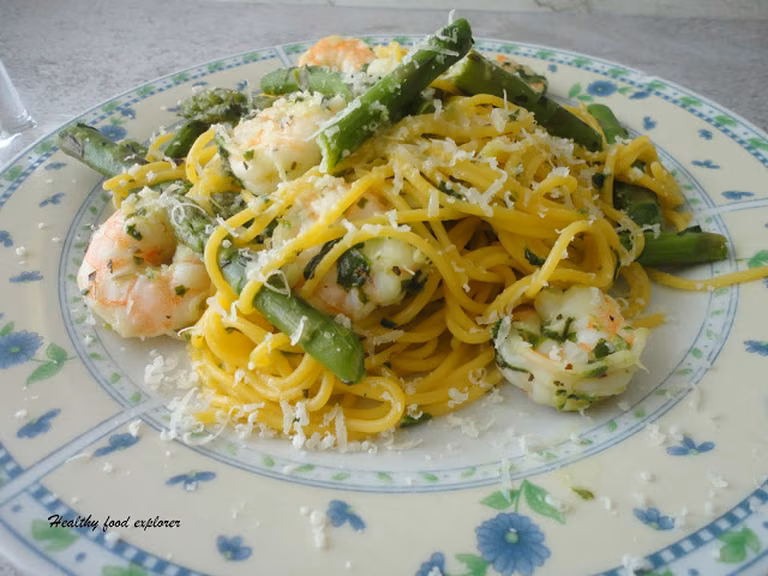 Spaghetti z krewetkami i szpargami